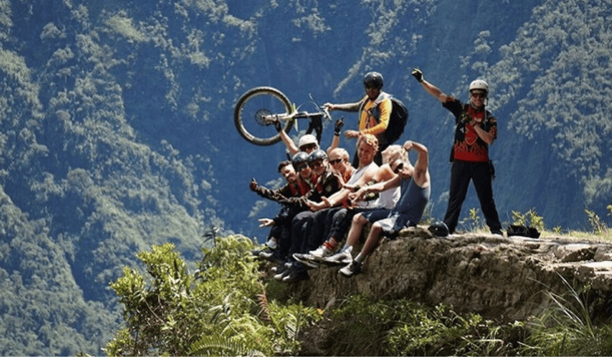 BIKING DEATH ROAD en la Carretera de la Muerte - Coroico
