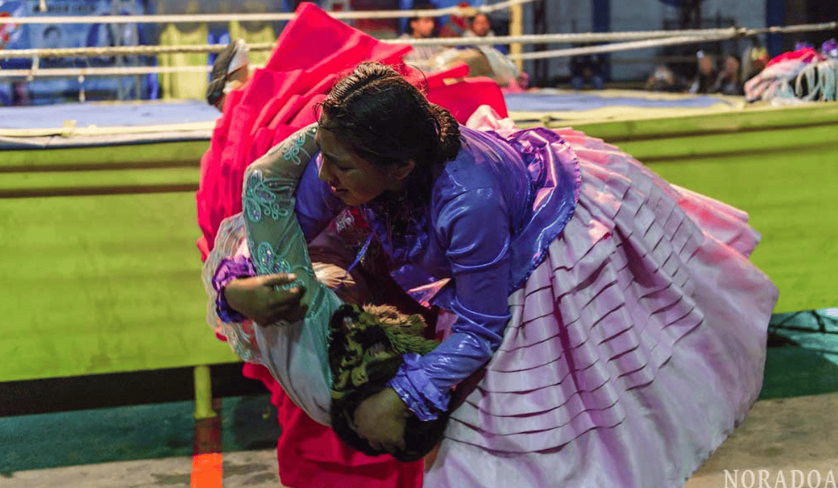 ¡Vive la emoción del Cholitas Wrestling en La Paz!